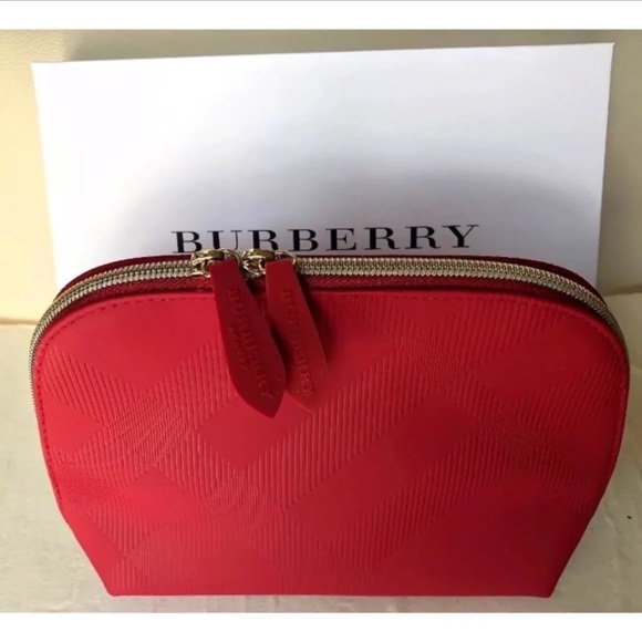 Burberry Handbags - 🆕💕Burberry Pouch/ Make Up Bag Set